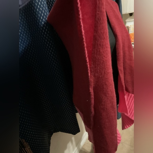 NWT On 34th Wine and Pink Reversible Sweater Shrug. Size OS - Picture 2 of 5